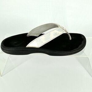 OluKai Ohana Women 7 White Pineapple Print Flip Flop Sandals Black white blue